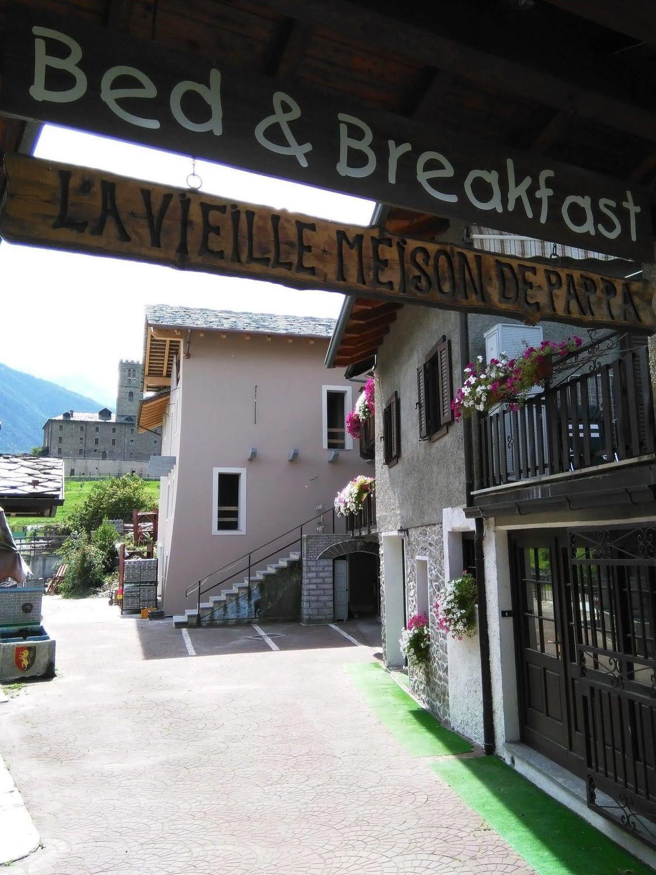 B&B La Vieille Meison De Pappa Sarre Exterior foto